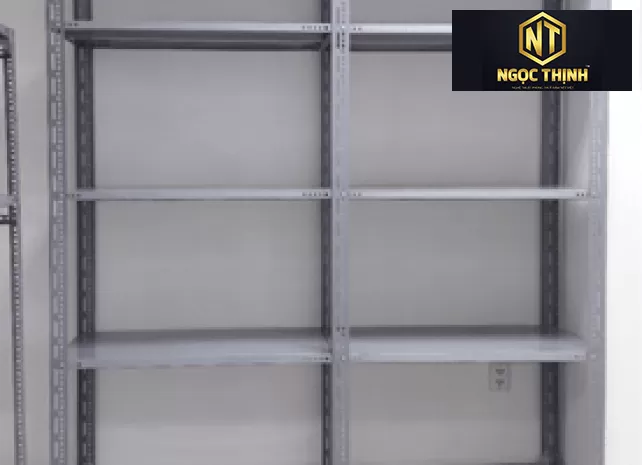 KỆ SẮT V LỖ 5 MÂM 6 CHÂN TRỤ